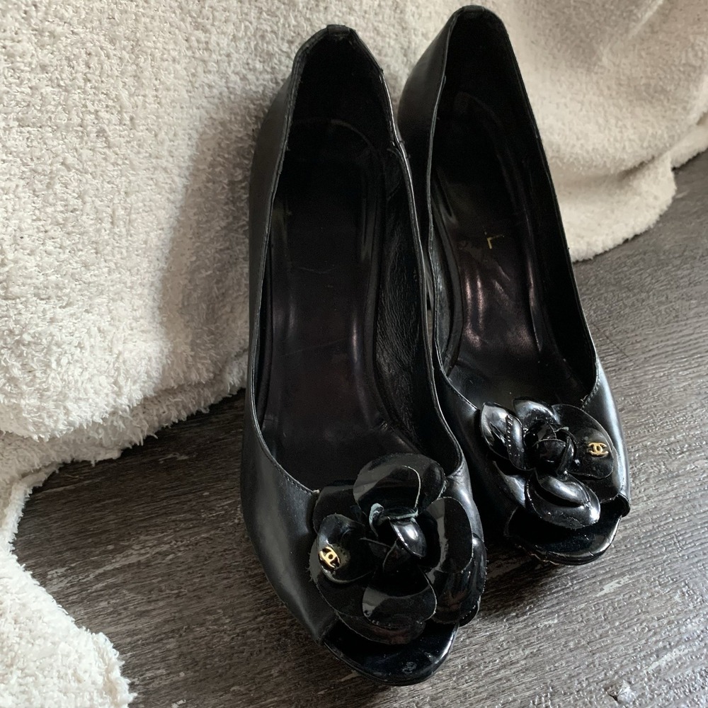 CHANEL Rare Black Lambskin Camellia Stiletto Chain Heel Size 40 - Picture 2 of 14